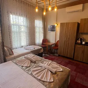 April Otel